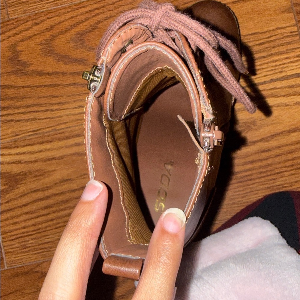 Rust Boots - Picture 4 of 4